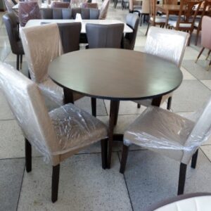 โต๊ะอาหาร 4 ที่นั่ง