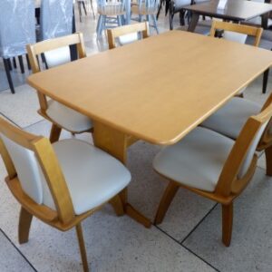 โต๊ะอาหาร 6 ที่นั่ง