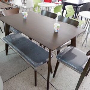 โต๊ะอาหารไม้ 6 ที่นั่ง